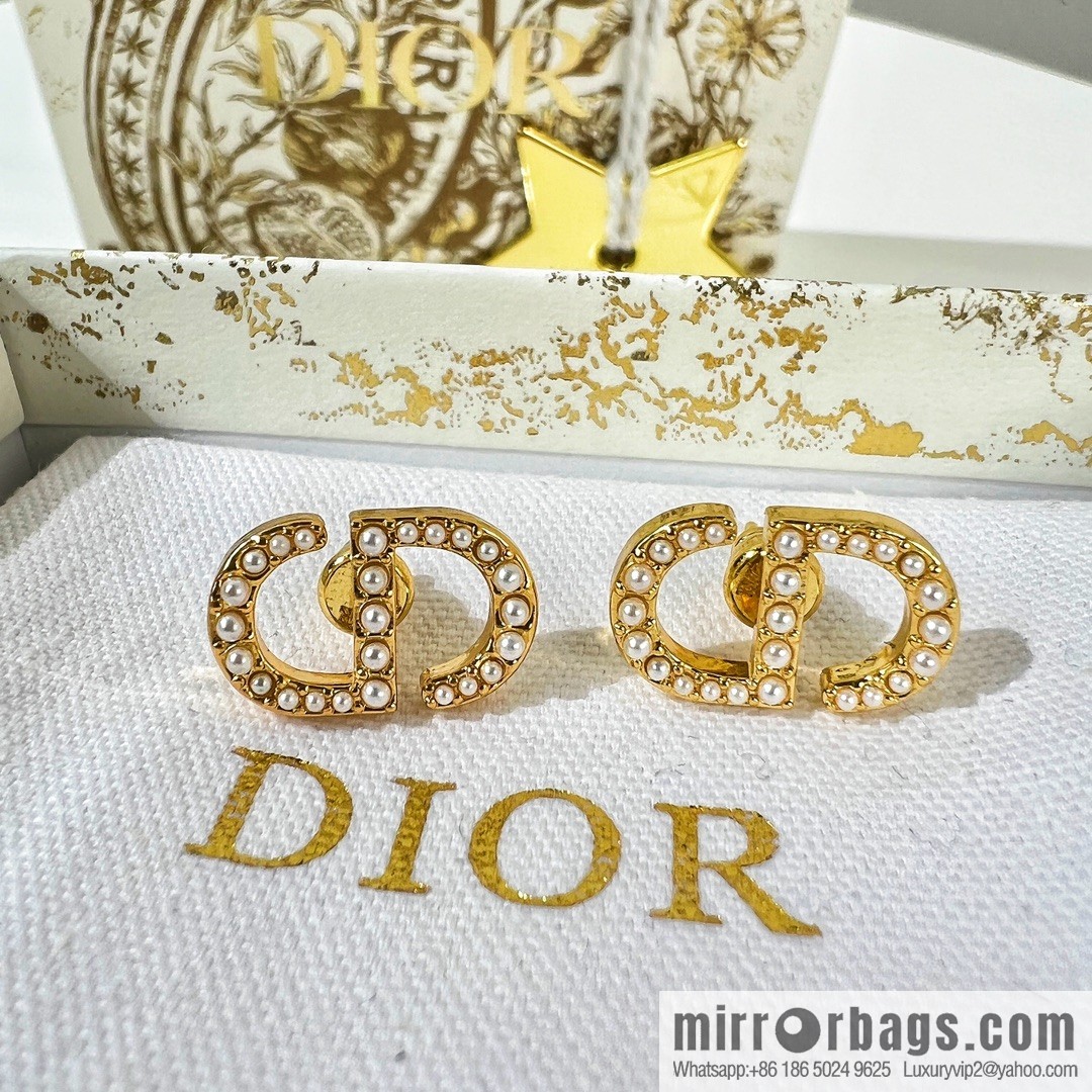 Image source, new ☑️ DIOR Dior CD pearl stud earrings