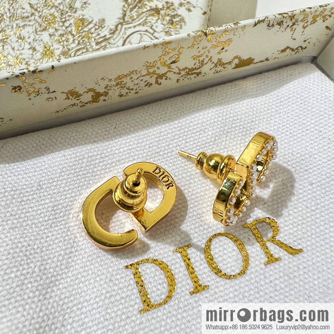 Image source, new ☑️ DIOR Dior CD pearl stud earrings