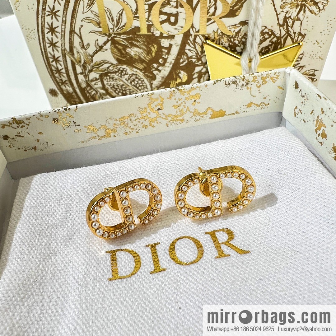 Image source, new ☑️ DIOR Dior CD pearl stud earrings