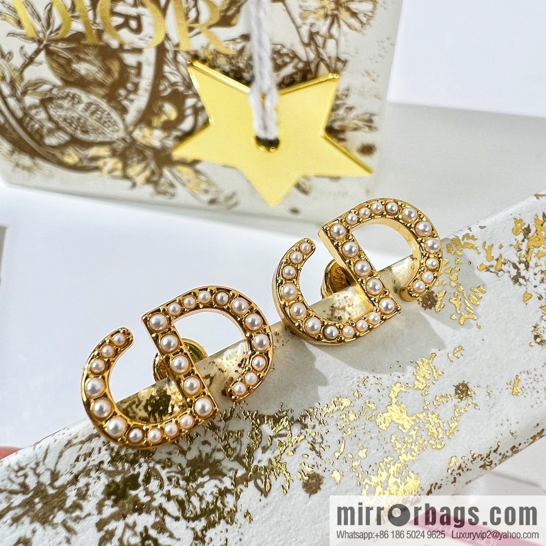 Image source, new ☑️ DIOR Dior CD pearl stud earrings