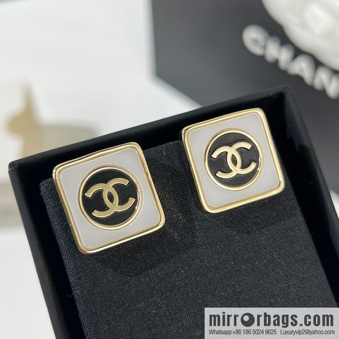 New ☑️ CHANEL Chanel double c square stud earrings