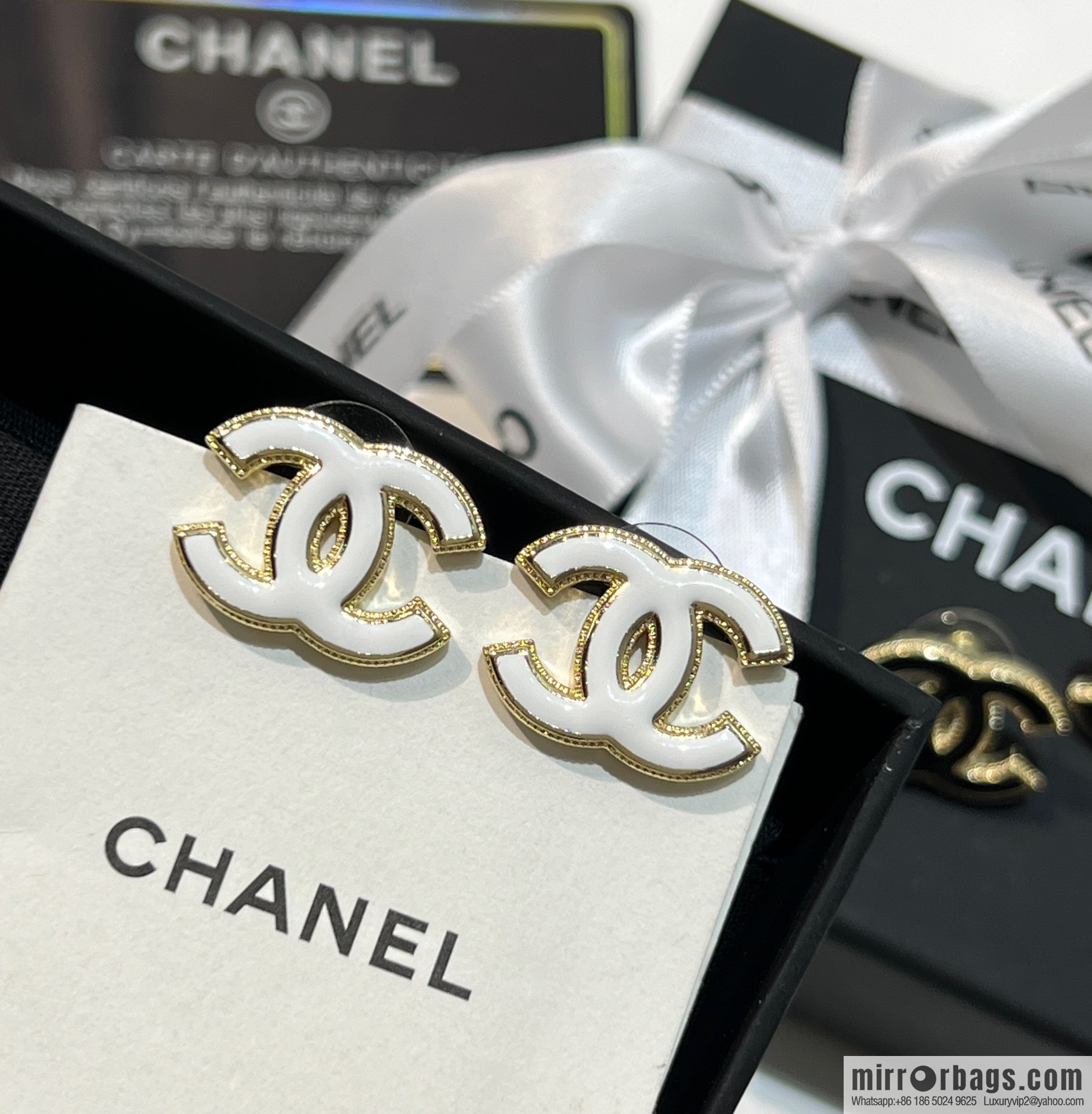 New ☑️ CHANEL Chanel double c enamel oil drop black and white stud earrings
