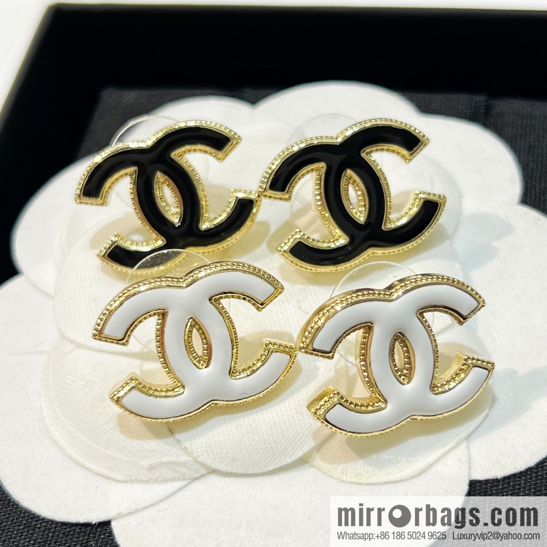 New ☑️ CHANEL Chanel double c enamel oil drop black and white stud earrings