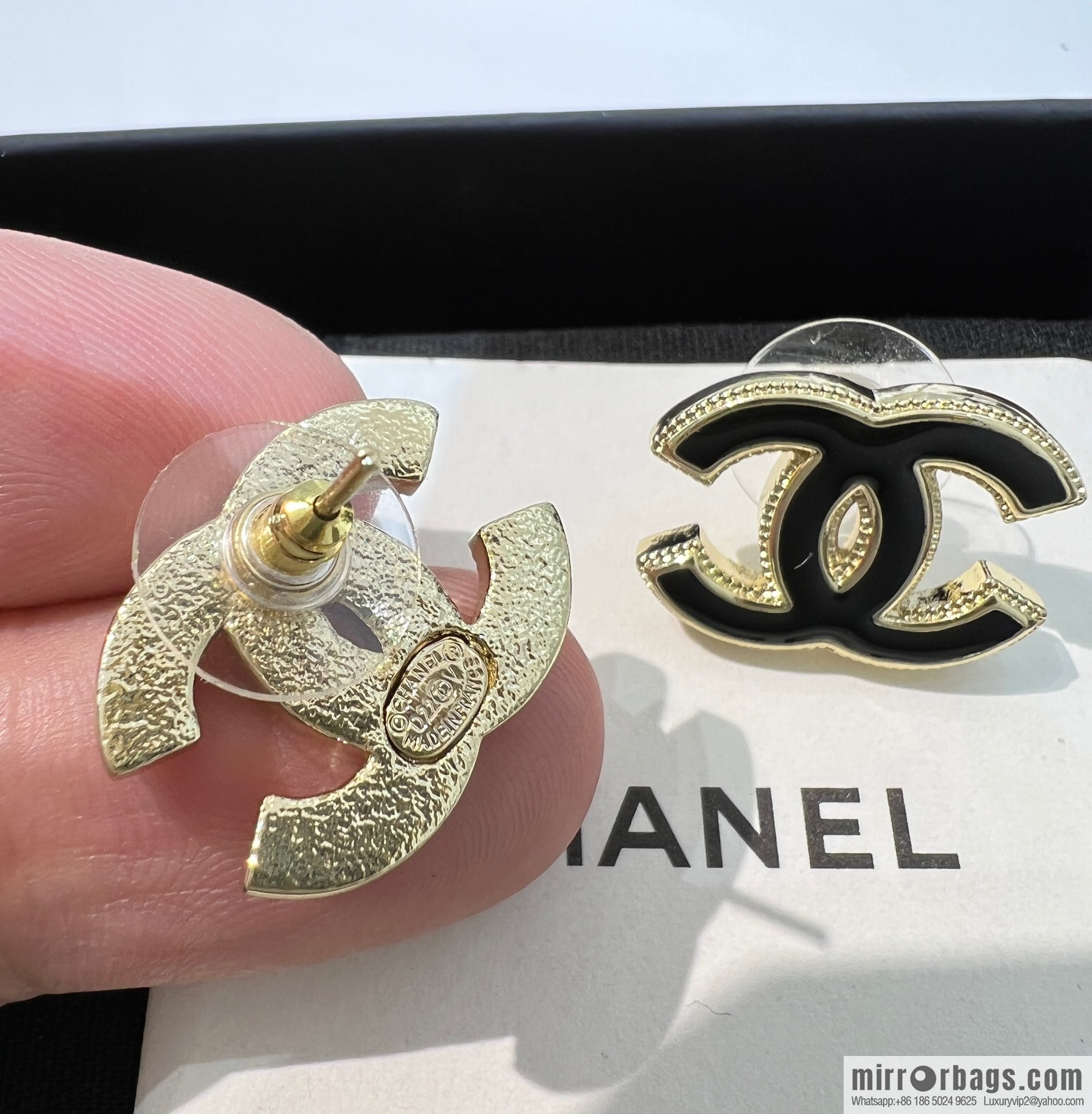 New ☑️ CHANEL Chanel double c enamel oil drop black and white stud earrings