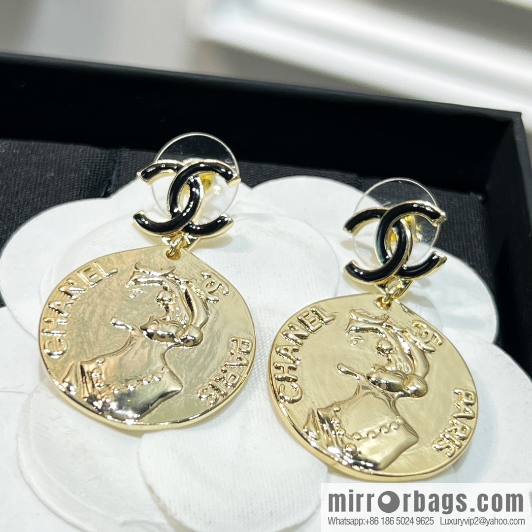New ☑️ CHANEL Chanel double c gold portrait stud earrings