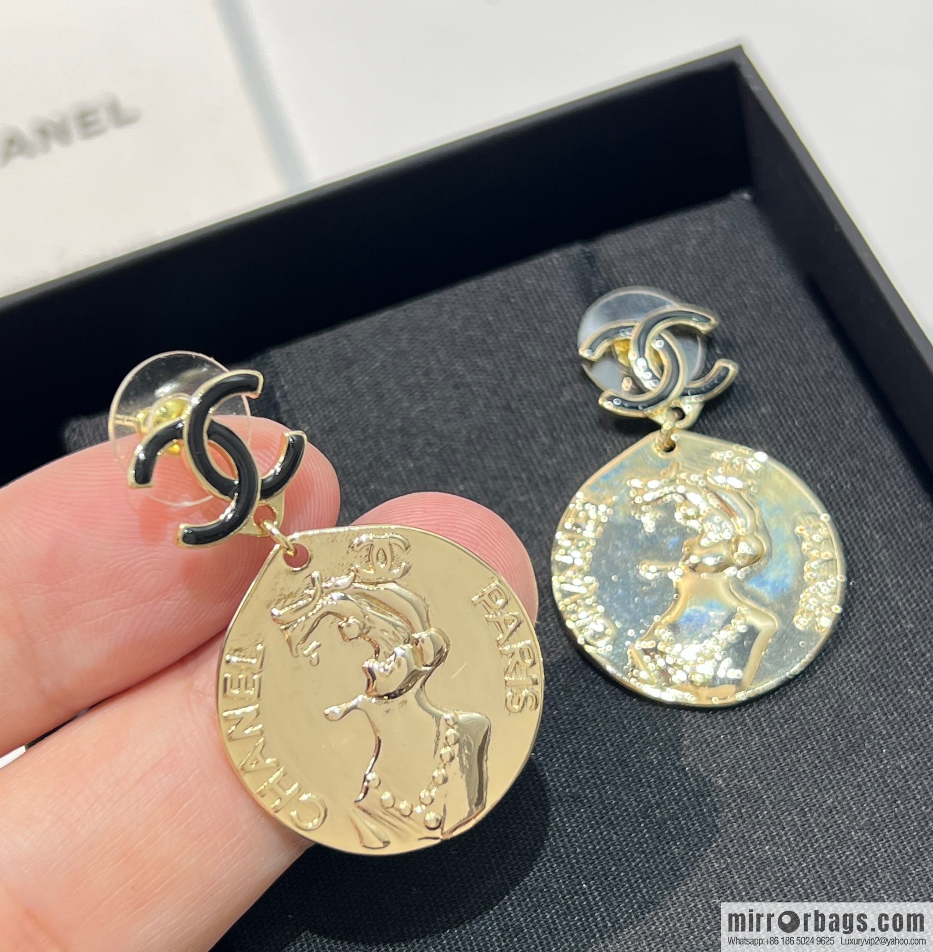 New ☑️ CHANEL Chanel double c gold portrait stud earrings