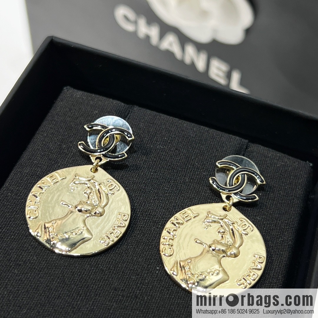 New ☑️ CHANEL Chanel double c gold portrait stud earrings