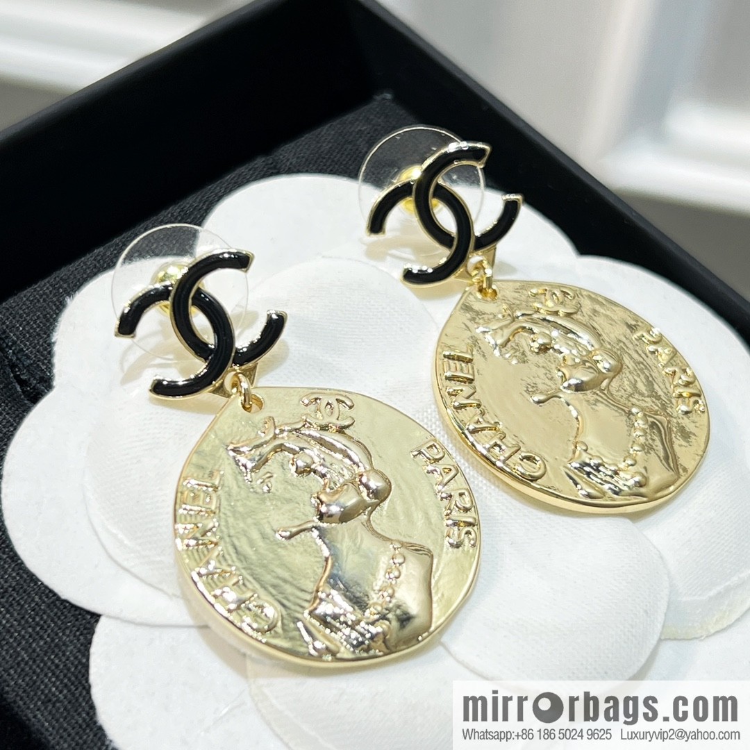 New ☑️ CHANEL Chanel double c gold portrait stud earrings