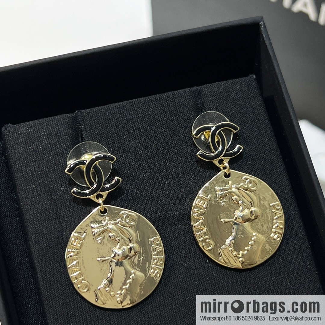 New ☑️ CHANEL Chanel double c gold portrait stud earrings