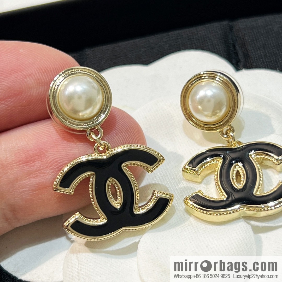 New ☑️ CHANEL Chanel double c pearl enamel oil stud earrings