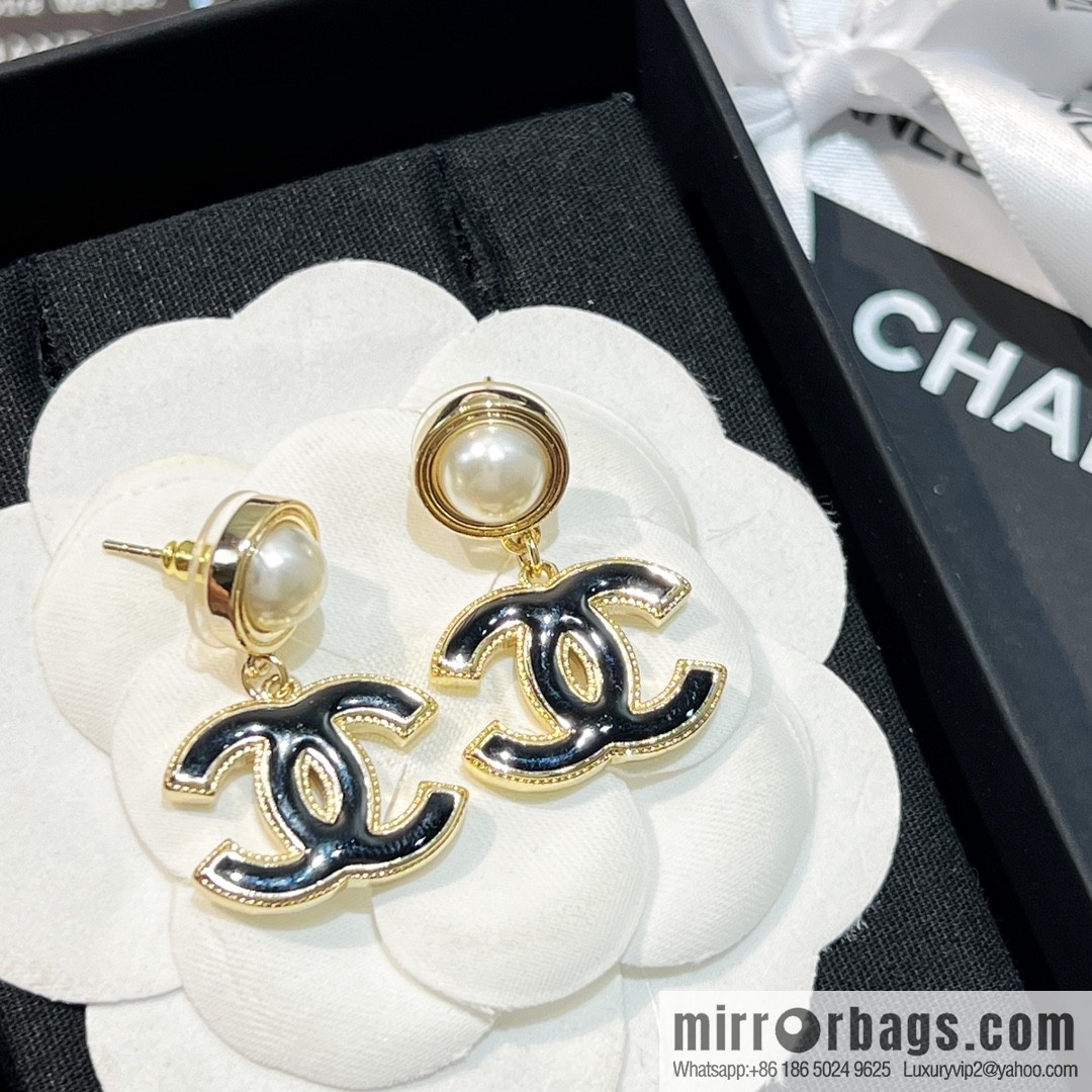 New ☑️ CHANEL Chanel double c pearl enamel oil stud earrings