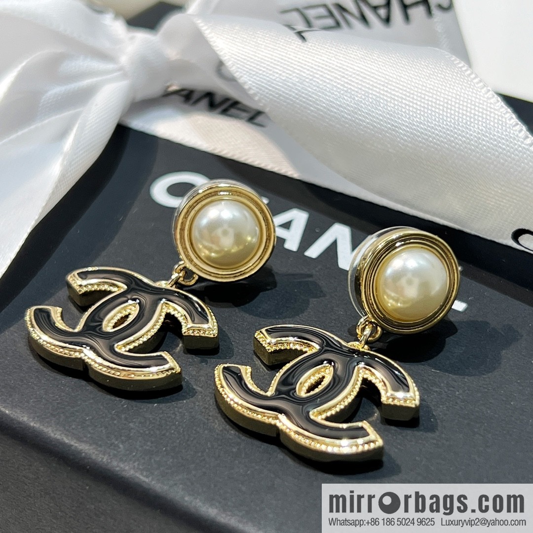 New ☑️ CHANEL Chanel double c pearl enamel oil stud earrings