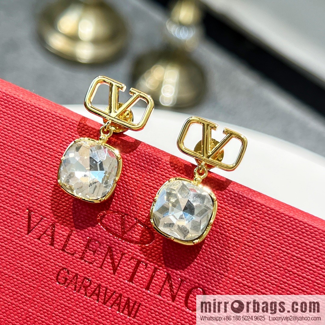 New ☑️ Valentino square diamond earrings