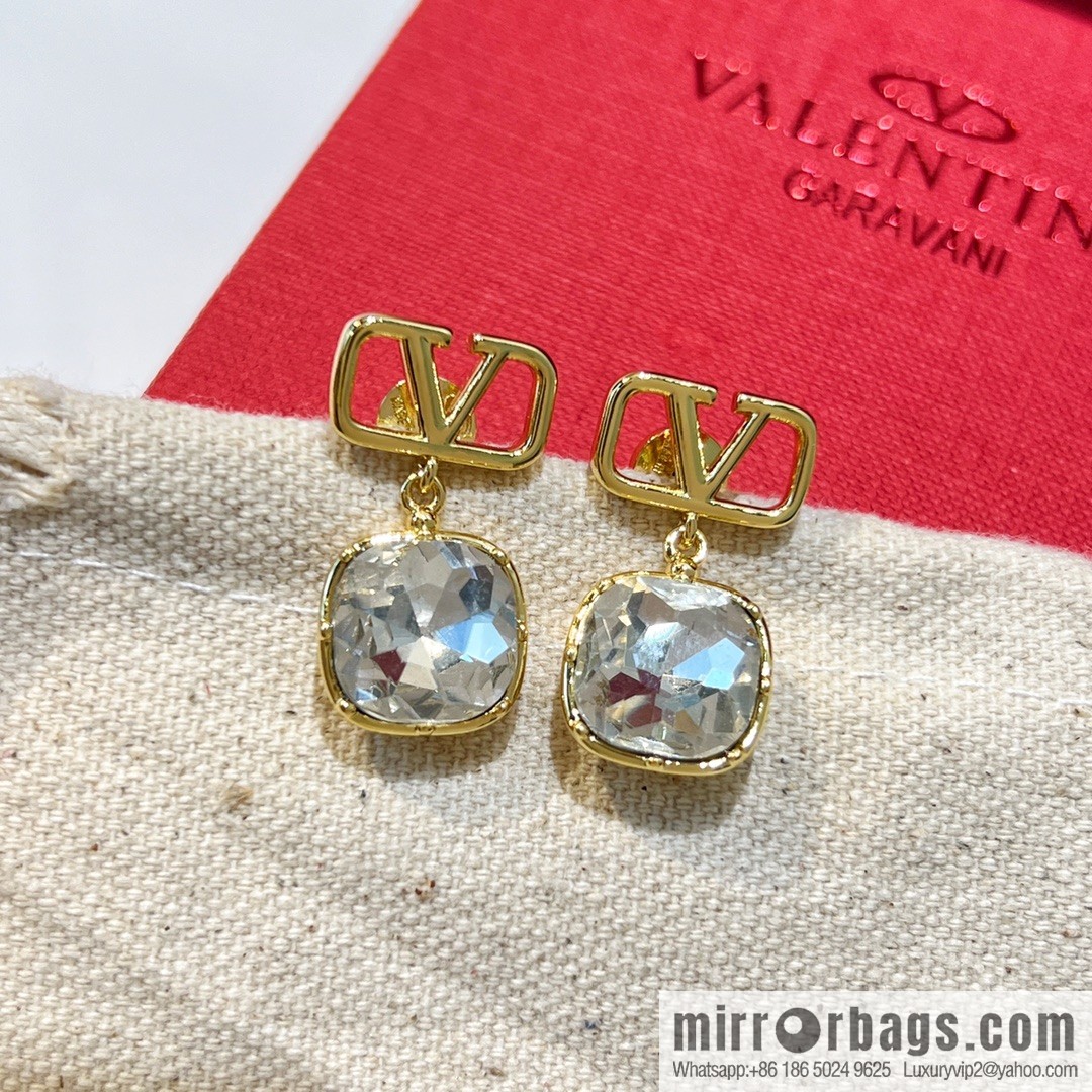 New ☑️ Valentino square diamond earrings