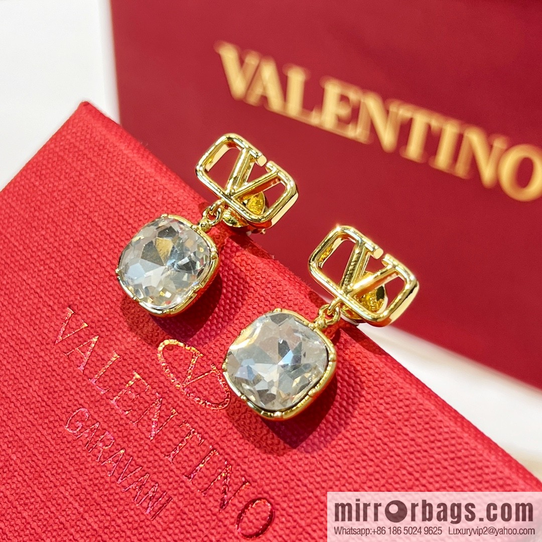 New ☑️ Valentino square diamond earrings