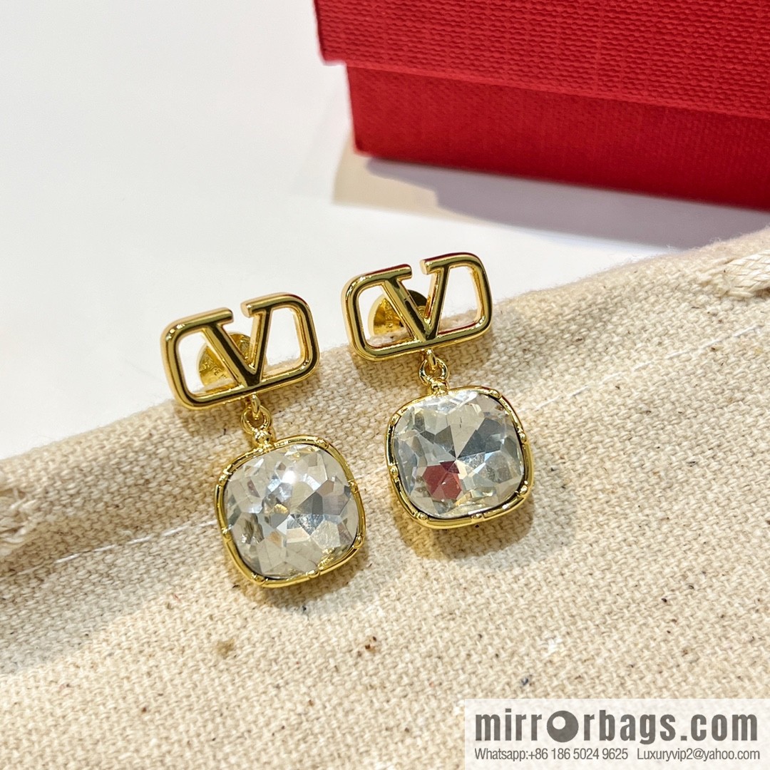 New ☑️ Valentino square diamond earrings