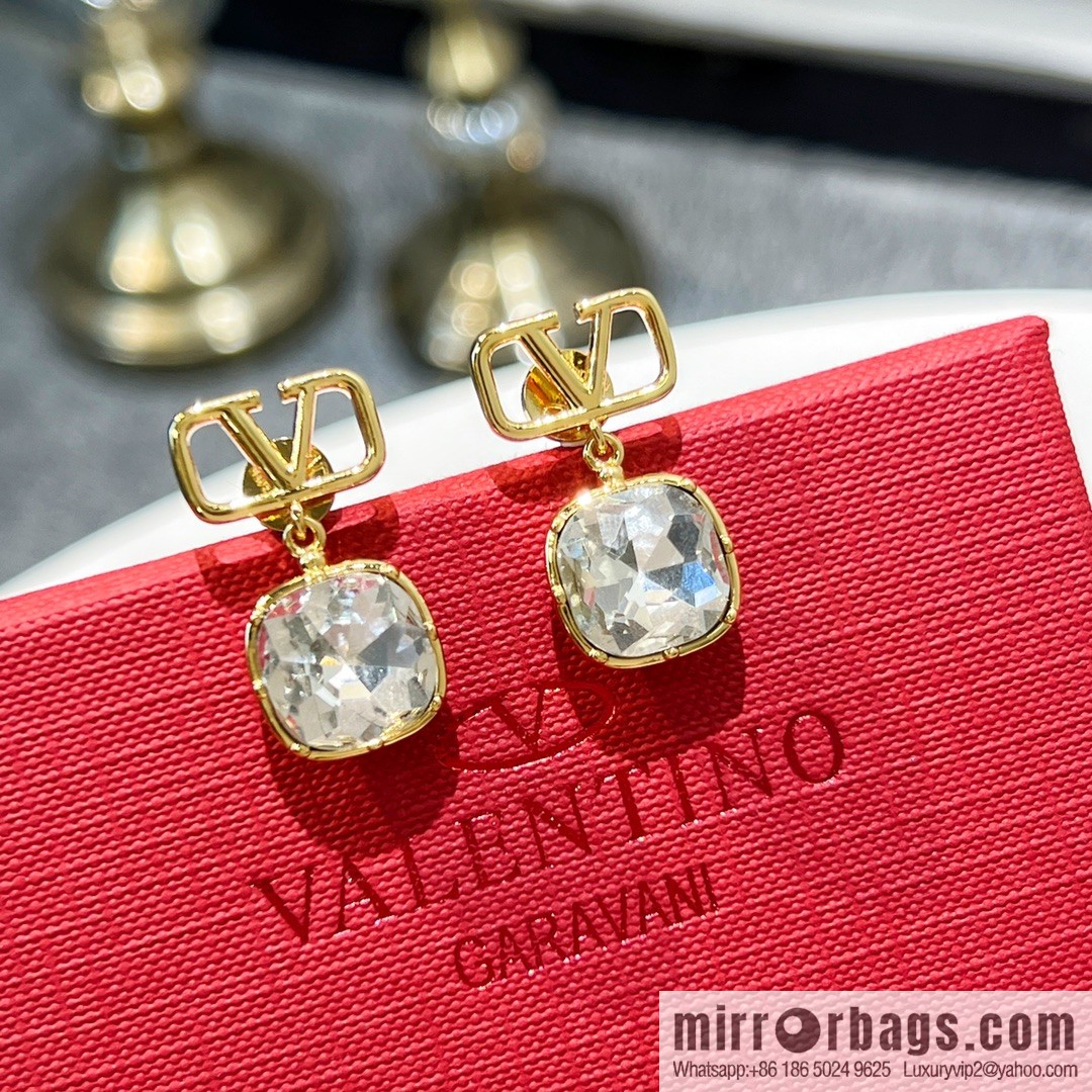 New ☑️ Valentino square diamond earrings