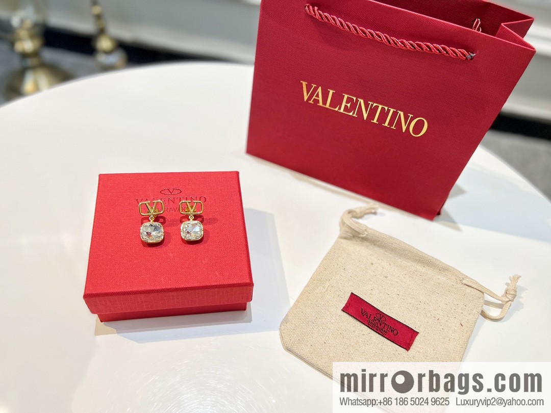 New ☑️ Valentino square diamond earrings