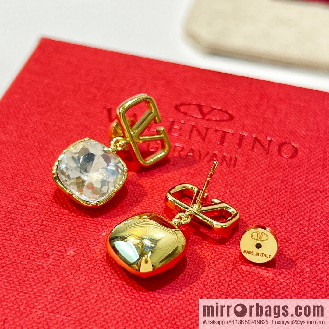 New ☑️ Valentino square diamond earrings