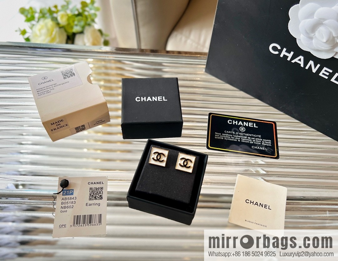 New ☑️ CHANEL Chanel double c square enamel stud earrings