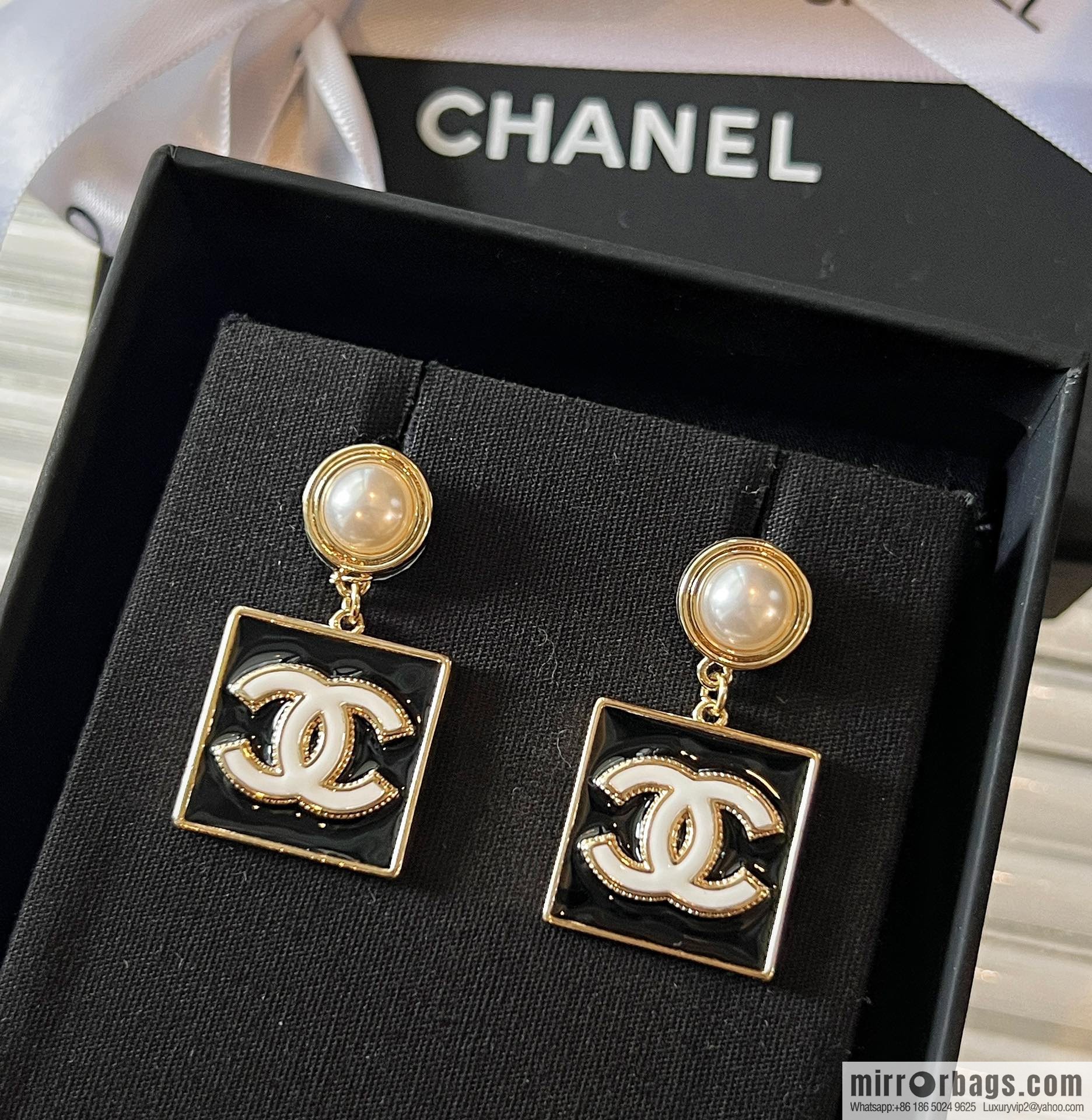 New ☑️ CHANEL Chanel double c pearl enamel oil stud earrings