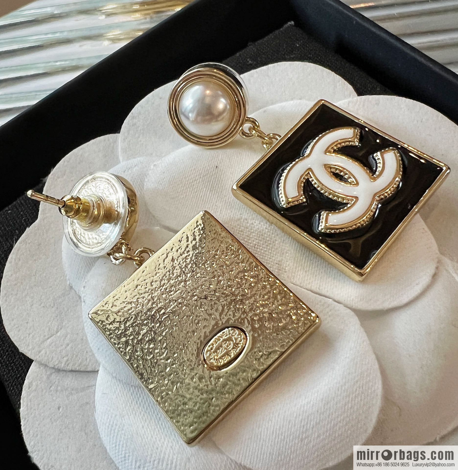 New ☑️ CHANEL Chanel double c pearl enamel oil stud earrings