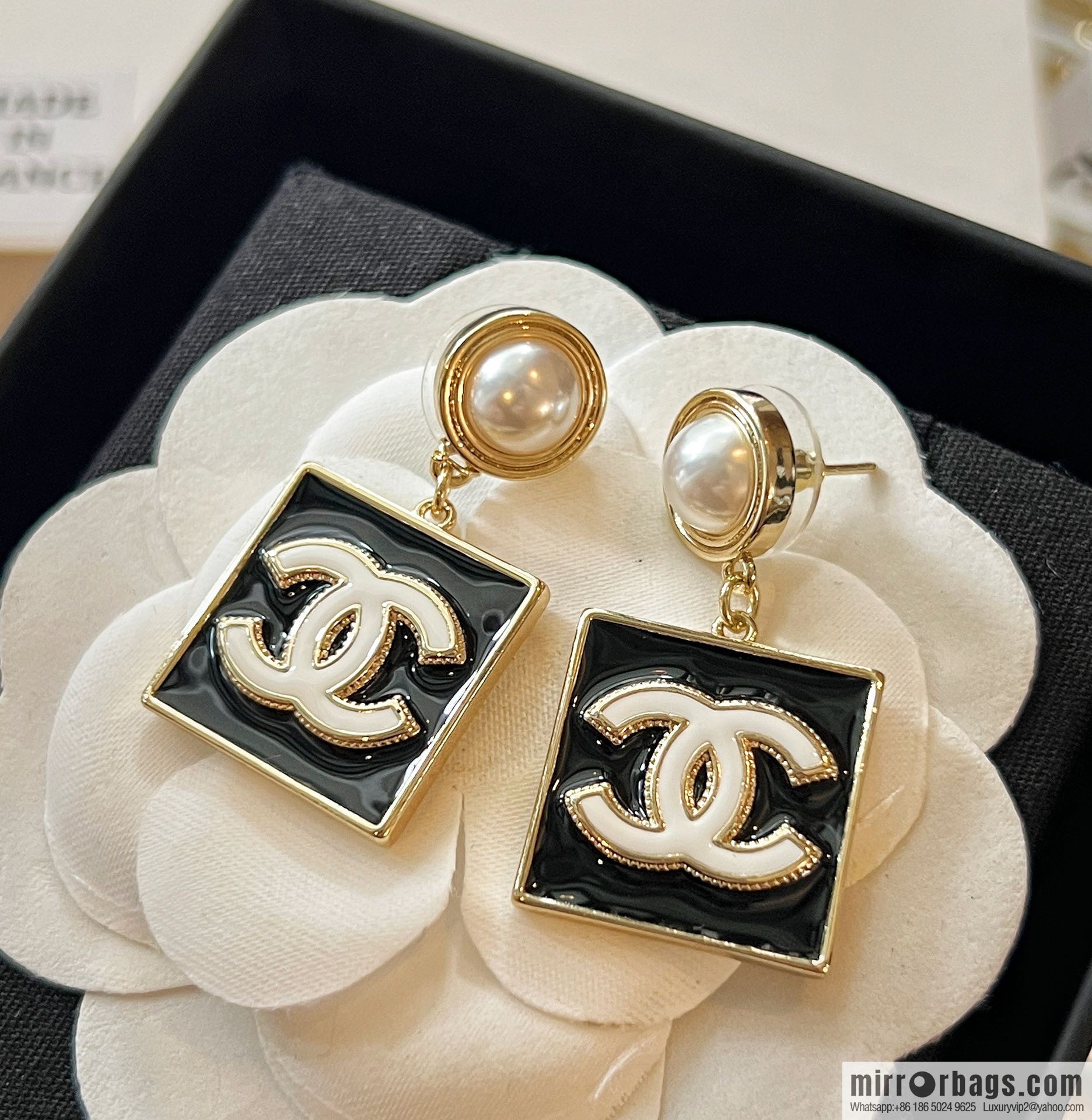 New ☑️ CHANEL Chanel double c pearl enamel oil stud earrings