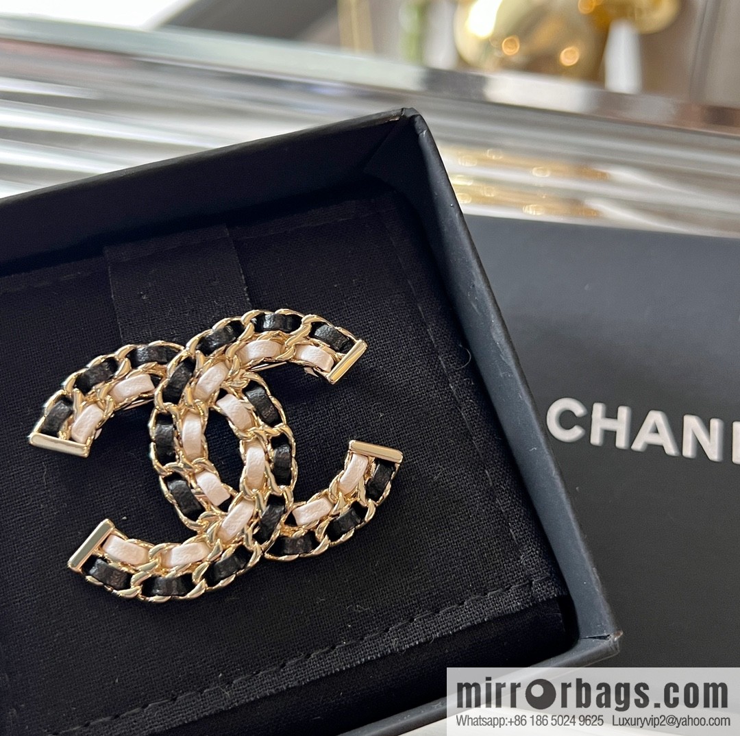 New ☑️ CHANEL Chanel double c black and white leather rope brooch