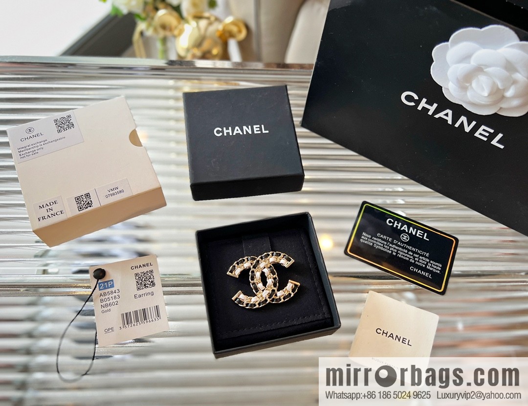 New ☑️ CHANEL Chanel double c black and white leather rope brooch