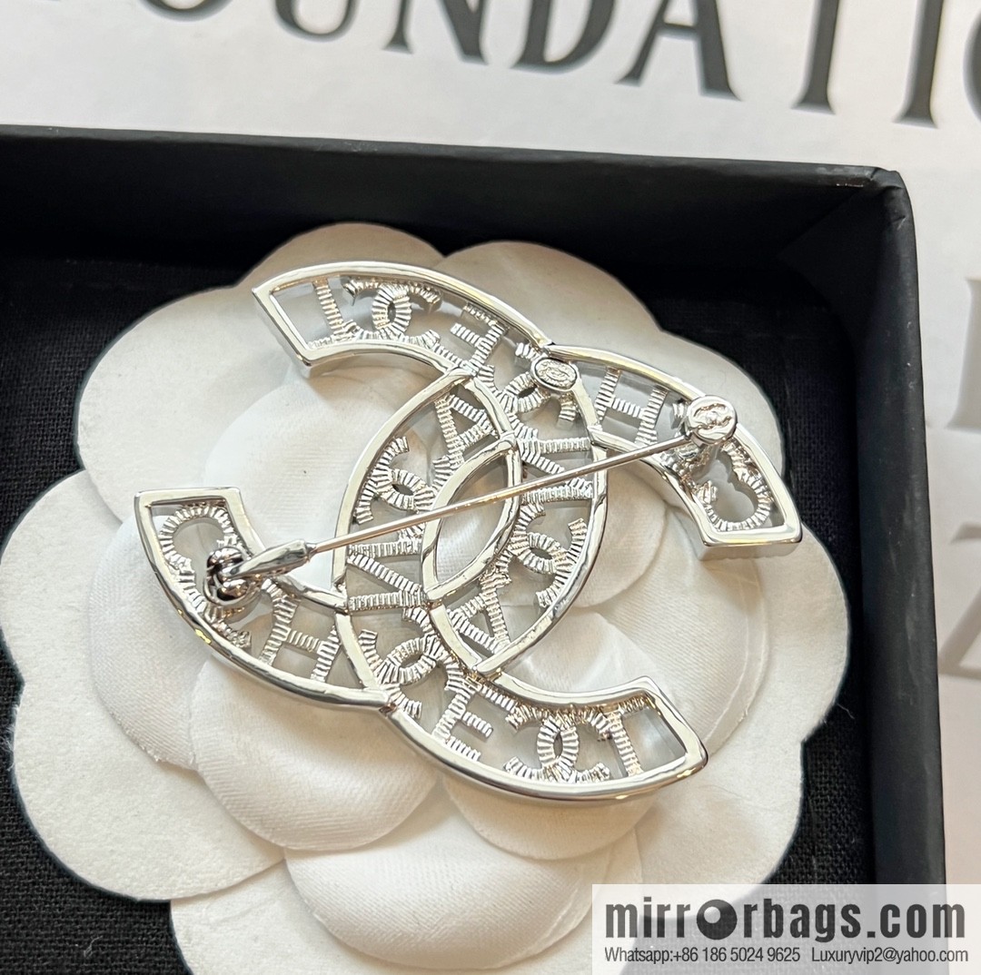 New ☑️ CHANEL Chanel double c cut-out full diamond brooch