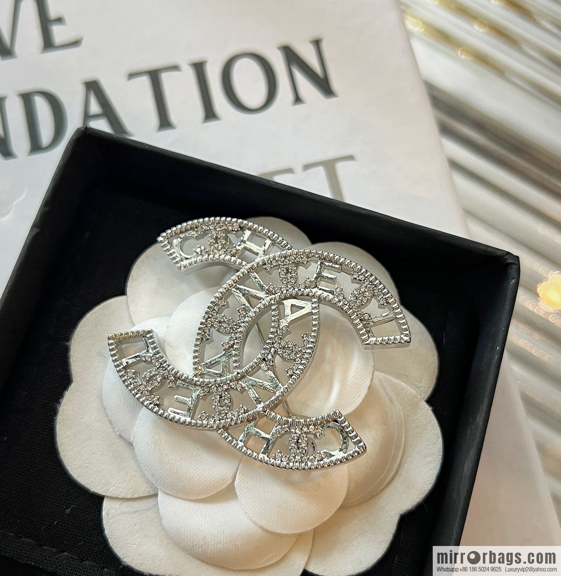 New ☑️ CHANEL Chanel double c cut-out full diamond brooch