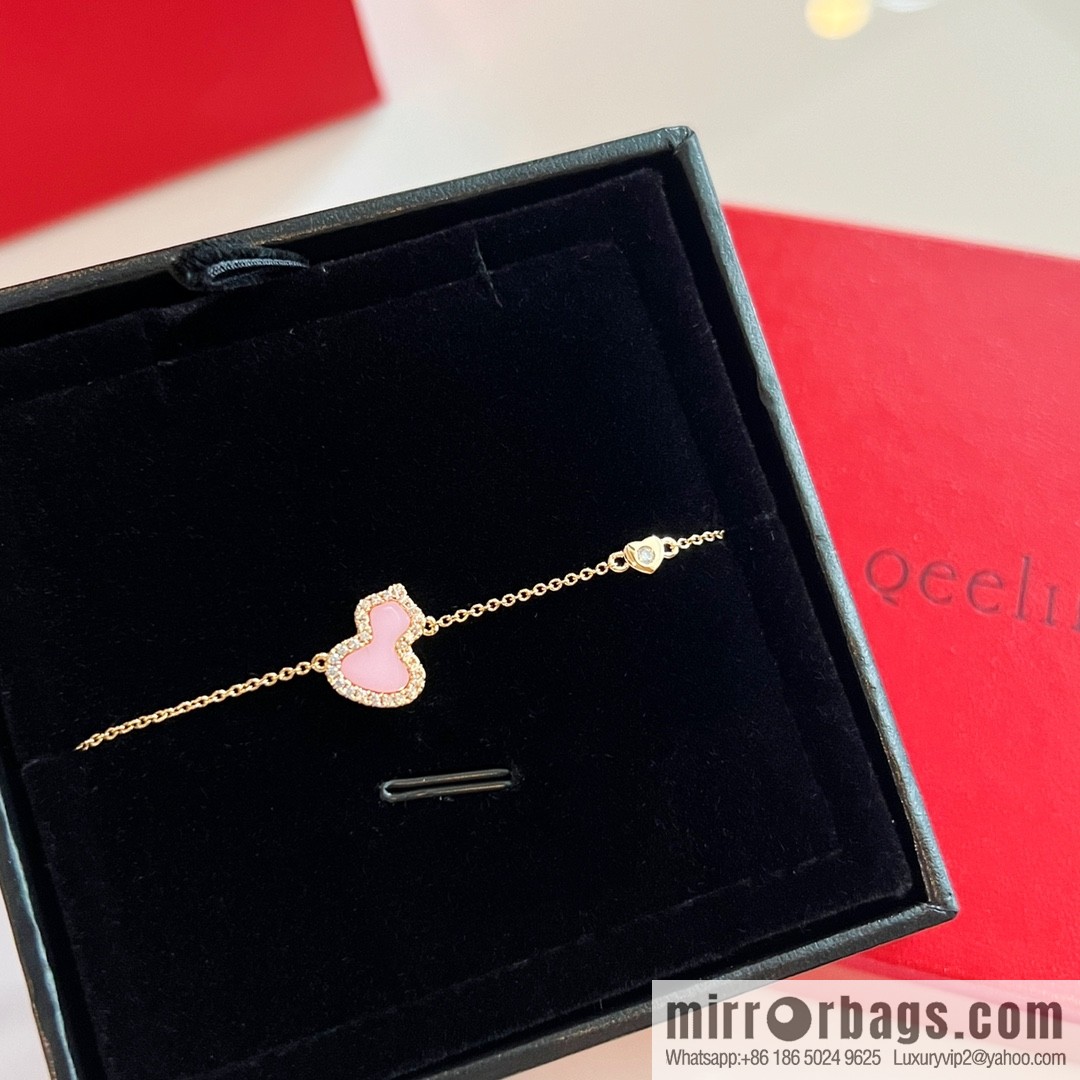 Qeelin, pink shell gourd necklace bracelet