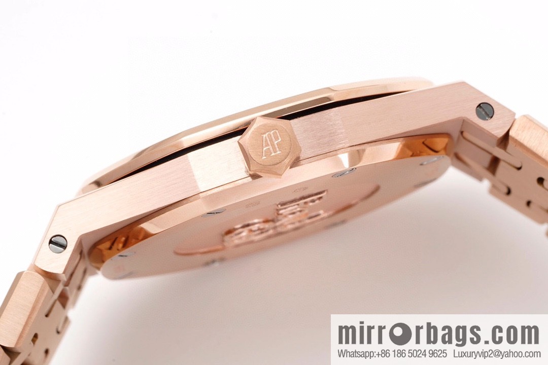 Audemars Piguet AP Royal Oak Quartz Women's Model 67651ST. ZZ.1261ST.01 Diameter 33mm
