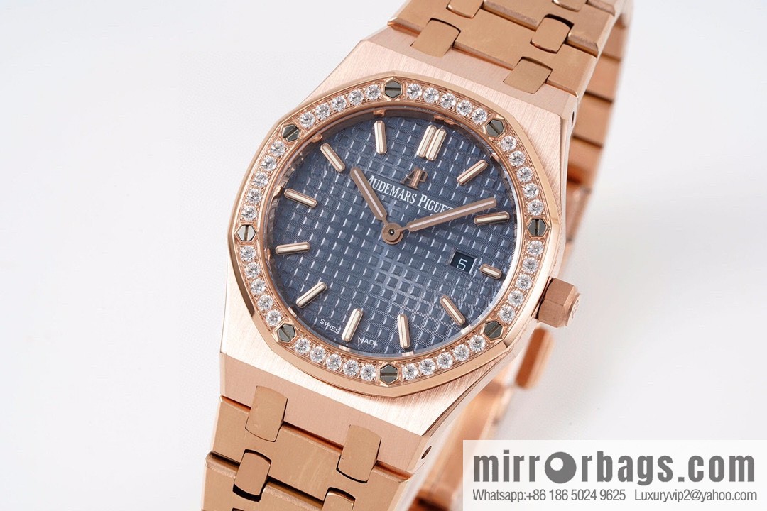 Audemars Piguet AP Royal Oak Quartz Women's Model 67651ST. ZZ.1261ST.01 Diameter 33mm