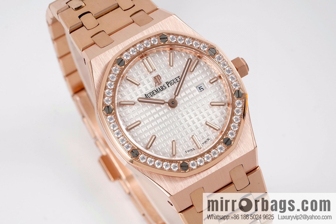 Audemars Piguet AP Royal Oak Quartz Women's Model 67651ST. ZZ.1261ST.01 Diameter 33mm