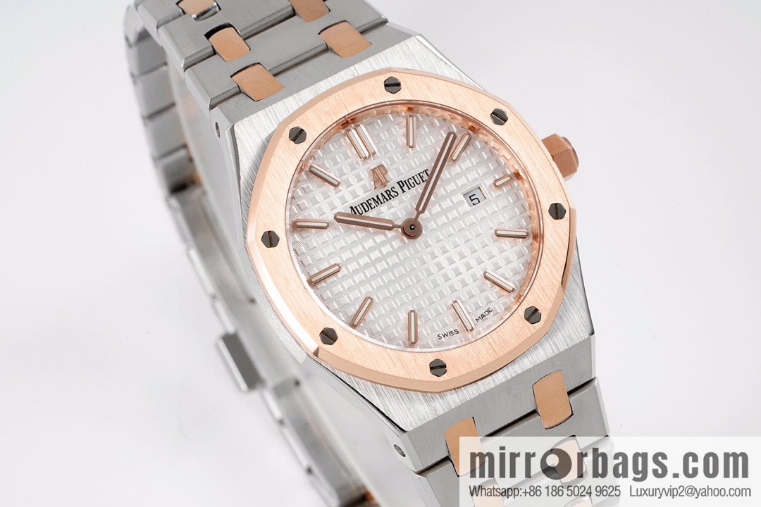 Audemars Piguet AP Royal Oak Quartz Women's Model 67651ST. ZZ.1261ST.01 Diameter 33mm