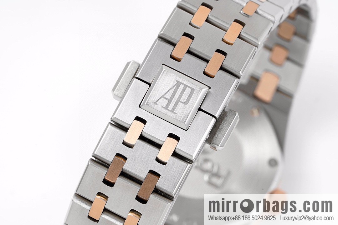 Audemars Piguet AP Royal Oak Quartz Women's Model 67651ST. ZZ.1261ST.01 Diameter 33mm