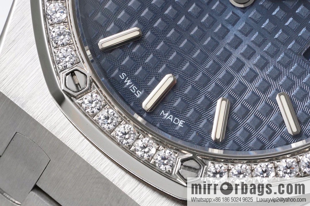 Audemars Piguet AP Royal Oak Quartz Women's Model 67651ST. ZZ.1261ST.01 Diameter 33mm