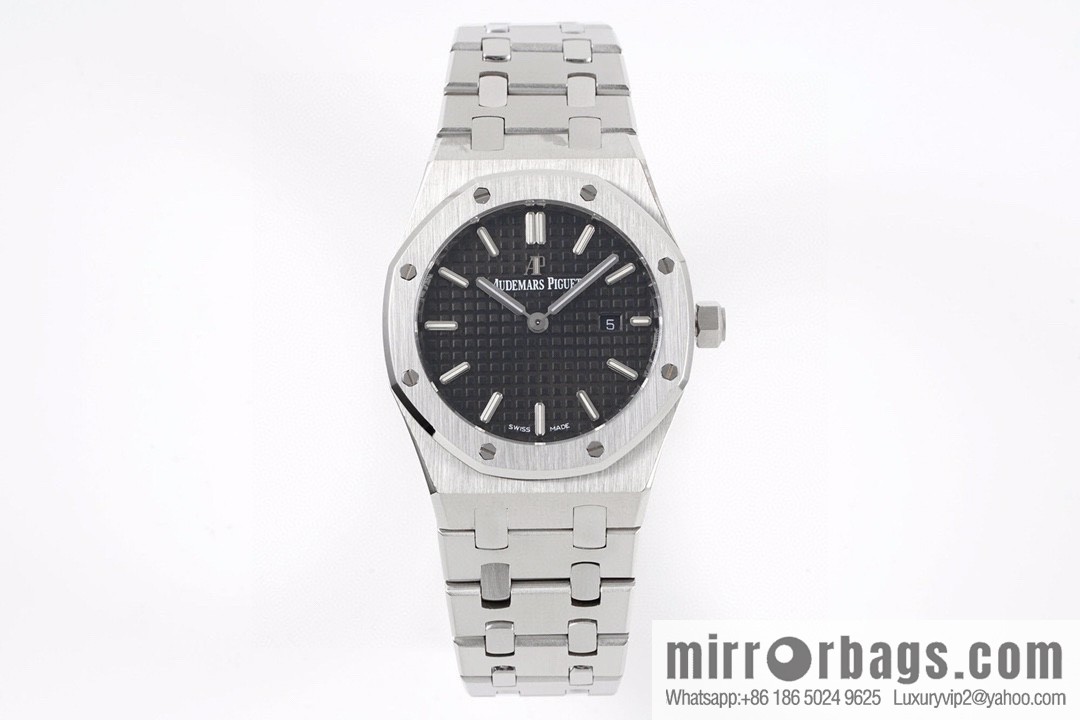 Audemars Piguet AP Royal Oak Quartz Women's Model 67651ST. ZZ.1261ST.01 Diameter 33mm