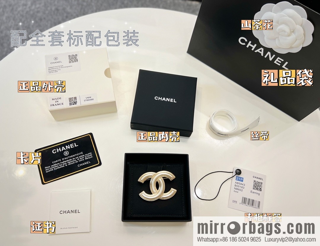 New ☑️ CHANEL Chanel double c acrylic brooch