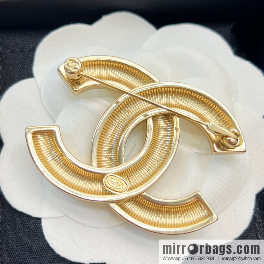 New ☑️ CHANEL Chanel double c acrylic brooch