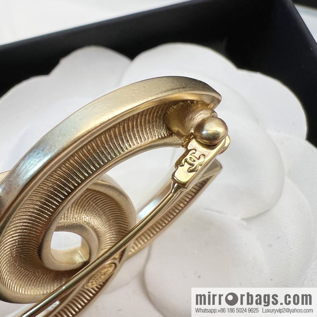 New ☑️ CHANEL Chanel double c acrylic brooch