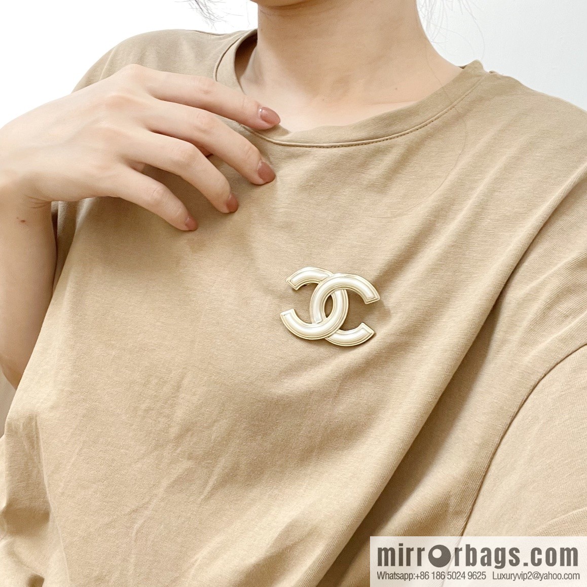 New ☑️ CHANEL Chanel double c acrylic brooch