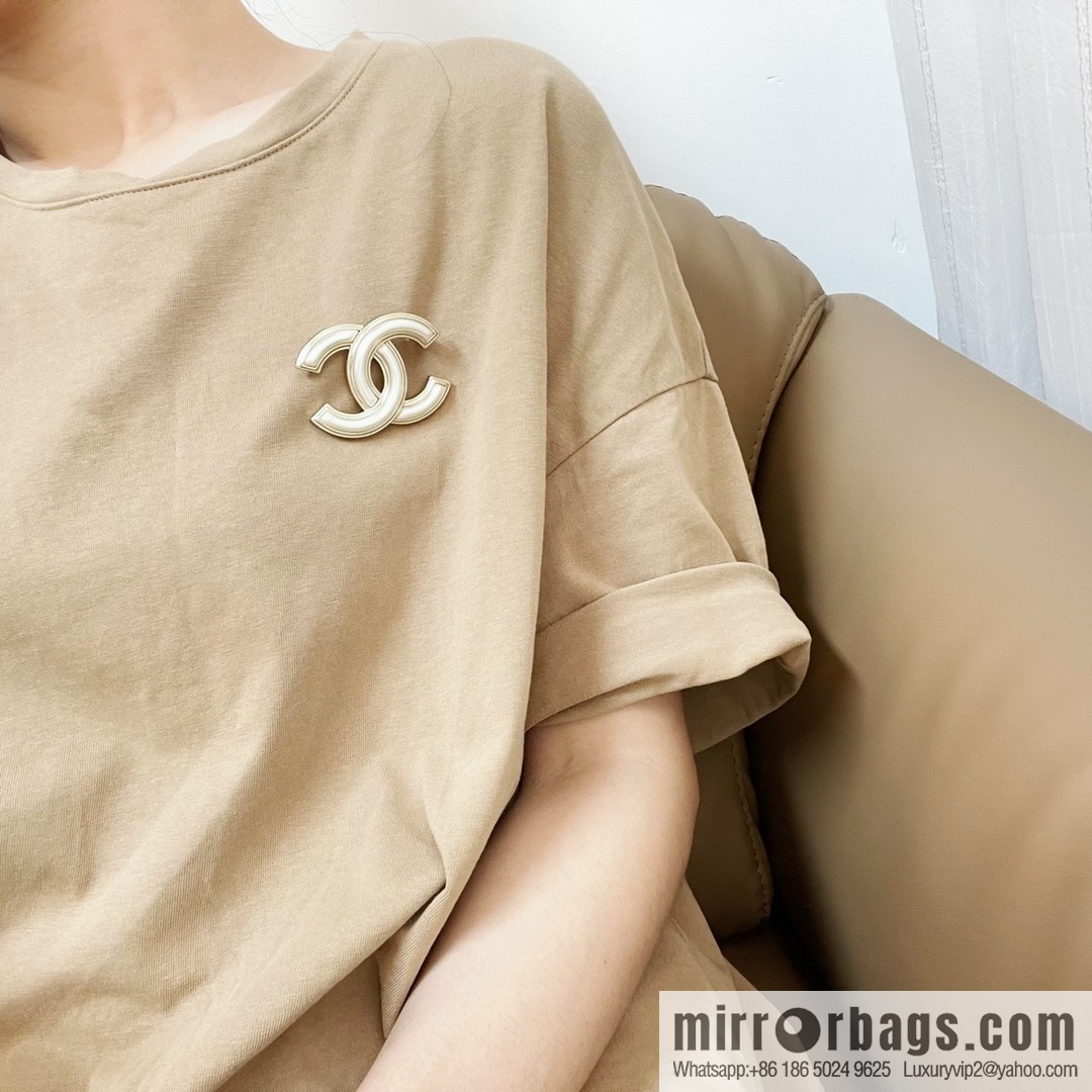 New ☑️ CHANEL Chanel double c acrylic brooch