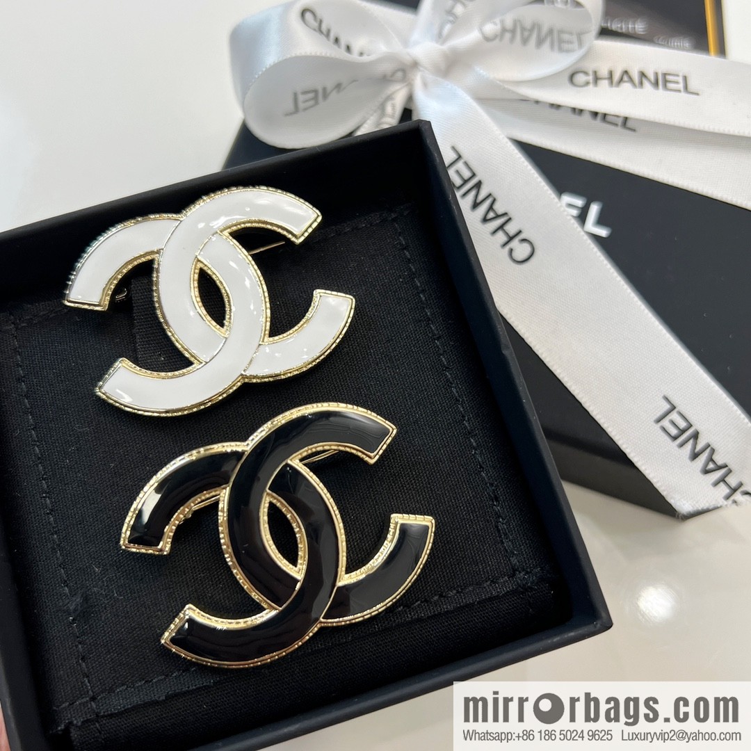 New ☑️ CHANEL Chanel double c enamel drip oil black and white brooch