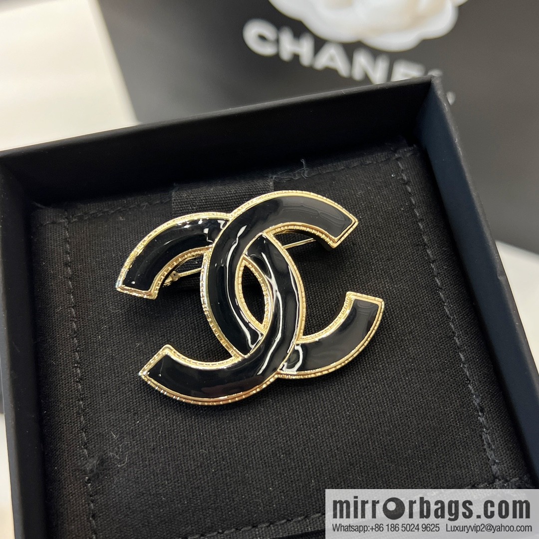 New ☑️ CHANEL Chanel double c enamel drip oil black and white brooch