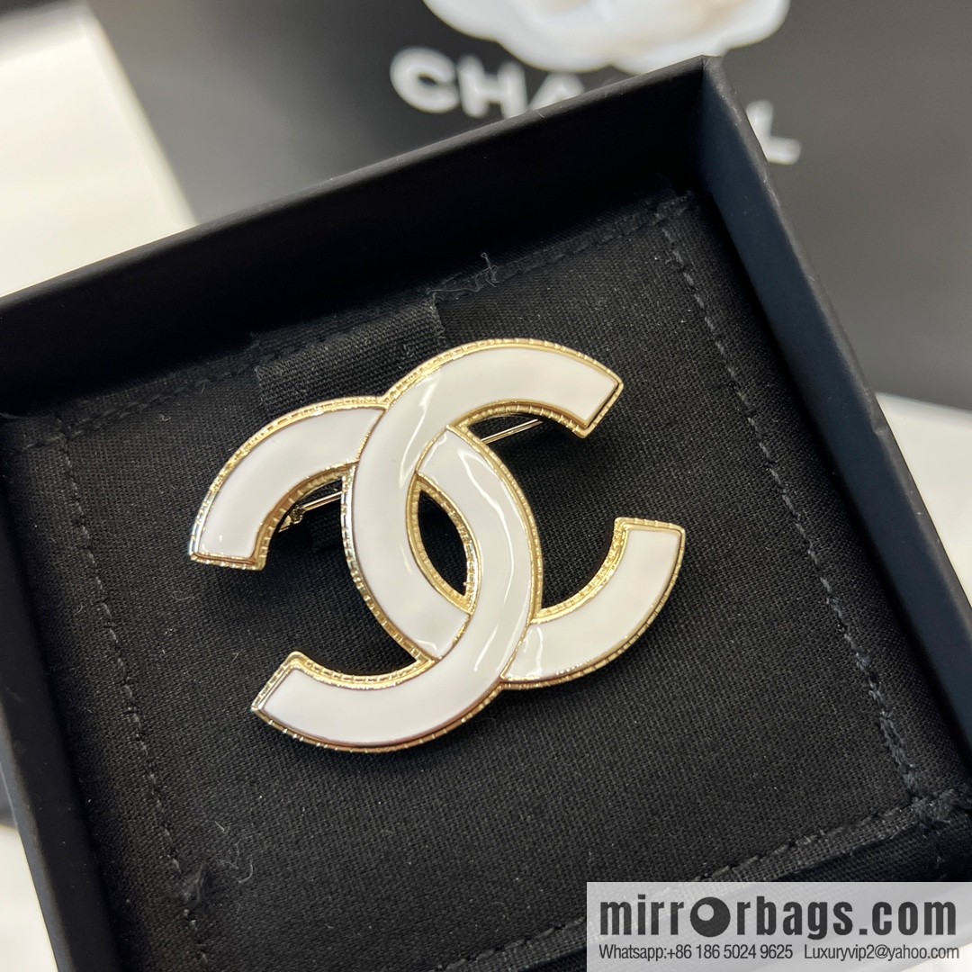 New ☑️ CHANEL Chanel double c enamel drip oil black and white brooch