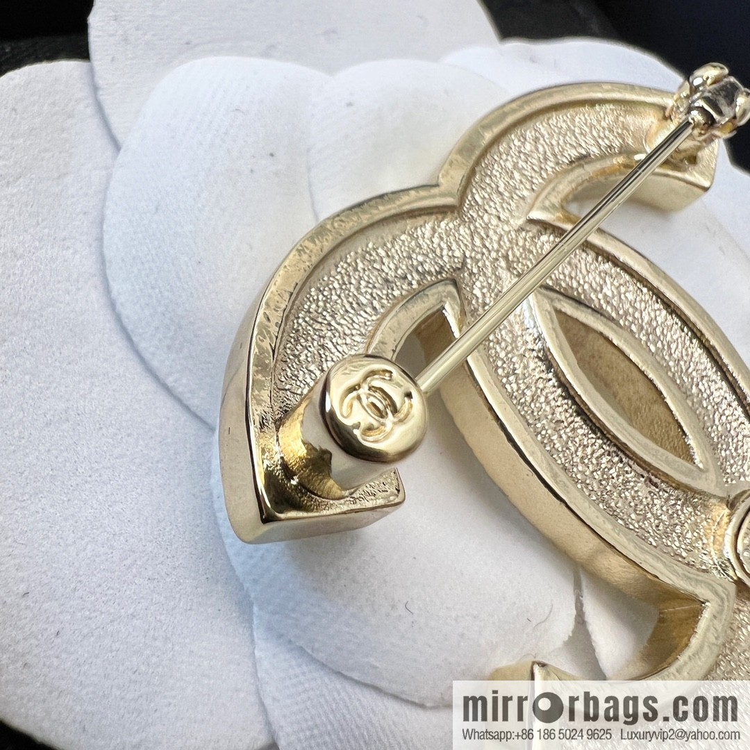 New ☑️ CHANEL Chanel double c enamel drip oil black and white brooch