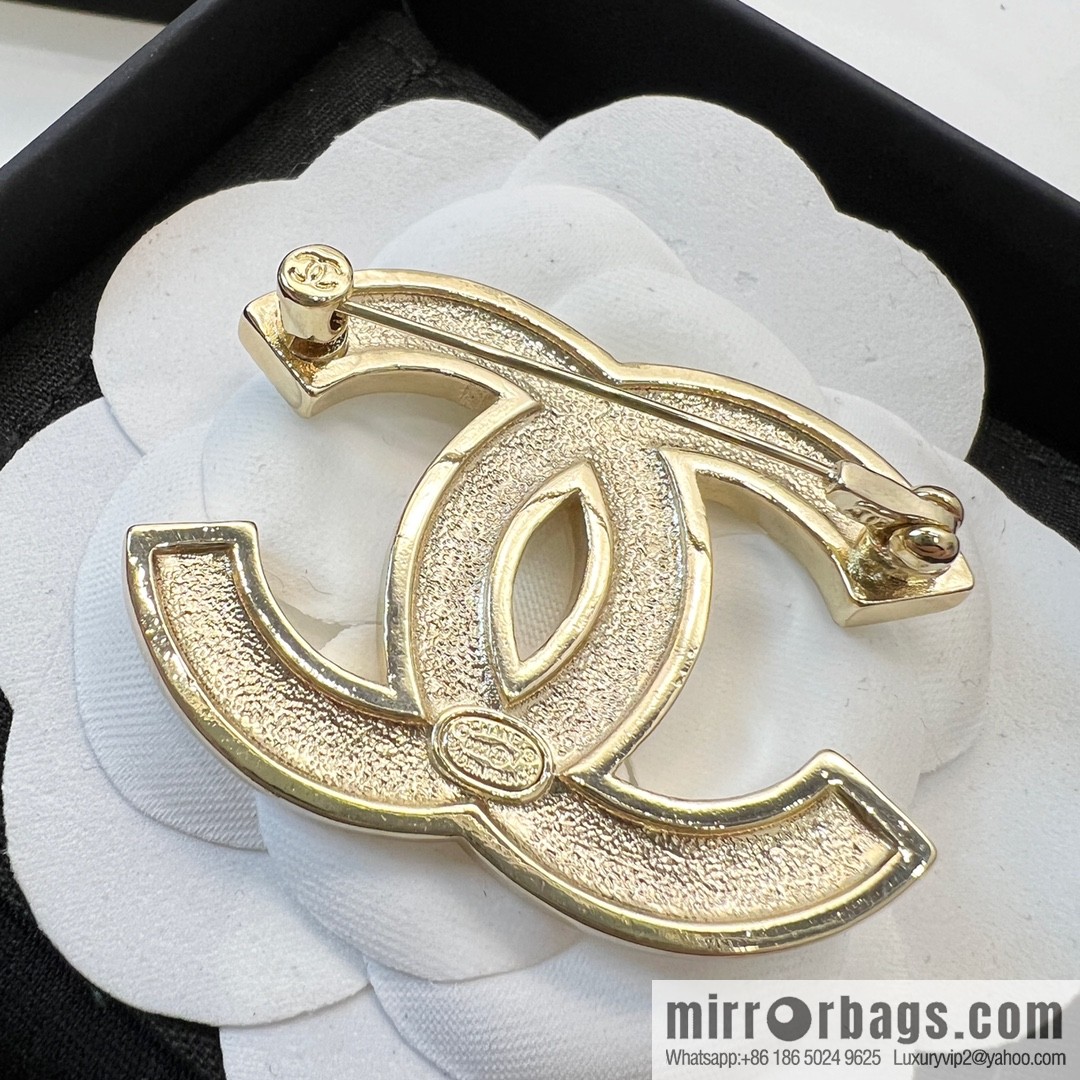 New ☑️ CHANEL Chanel double c enamel drip oil black and white brooch