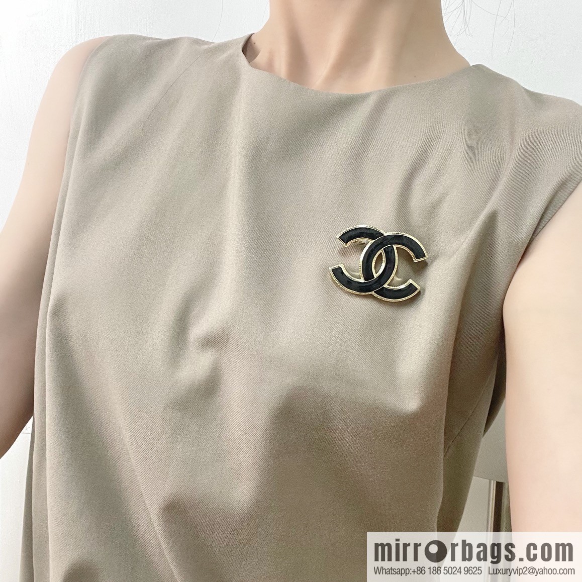 New ☑️ CHANEL Chanel double c enamel drip oil black and white brooch